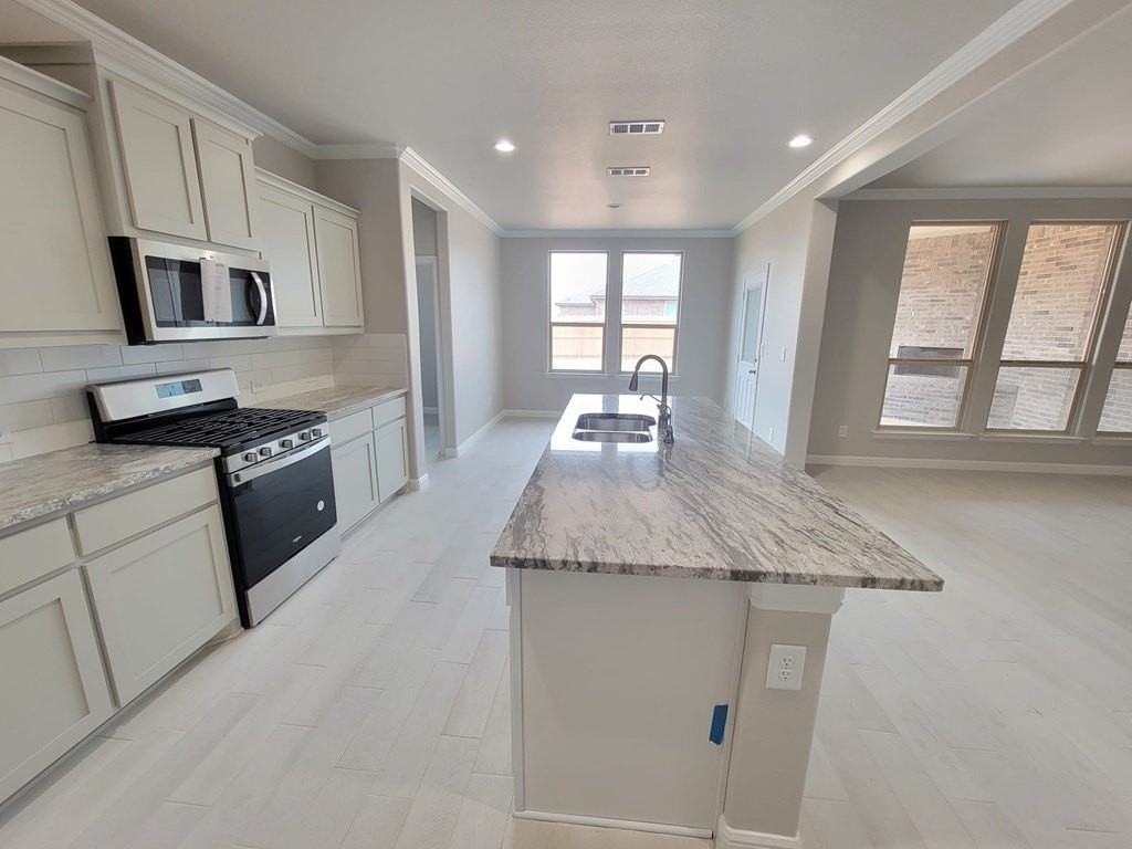 6418 Patriot Pkwy - Photo 4 of 14