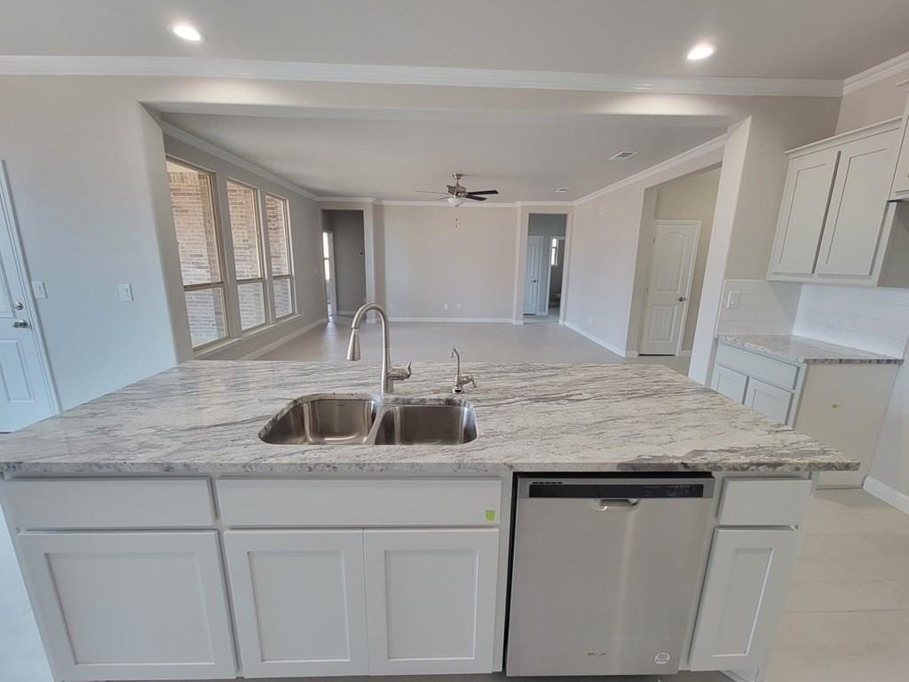 6418 Patriot Pkwy - Photo 5 of 14