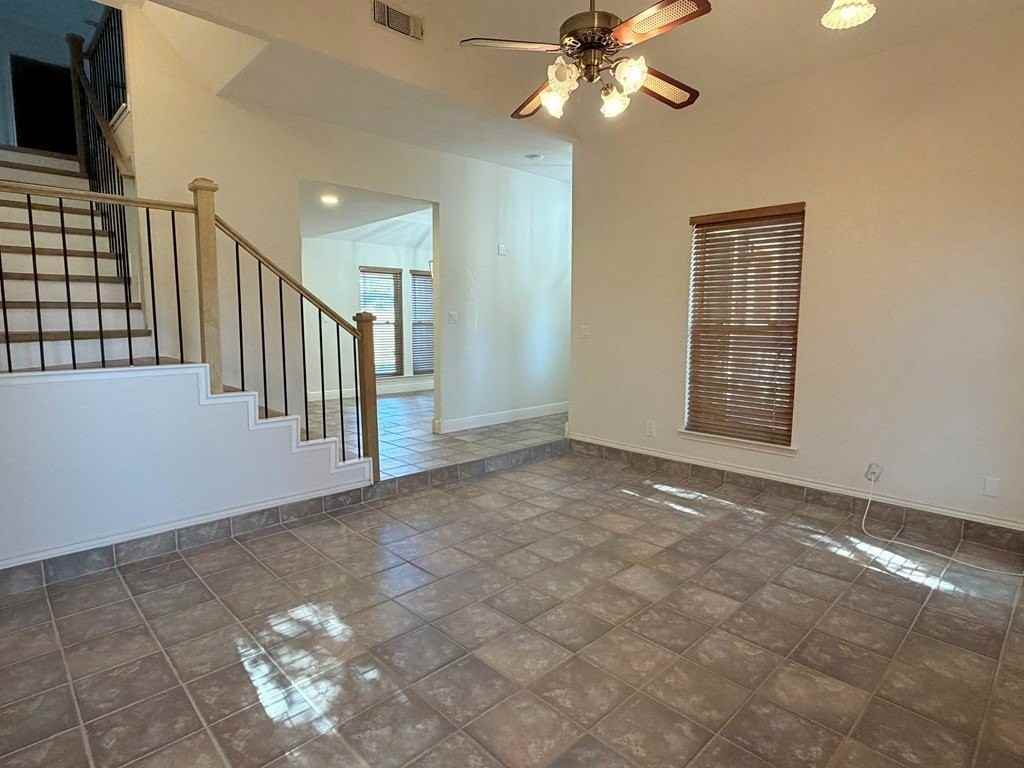 3810 Nassau Dr - Photo 4 of 18