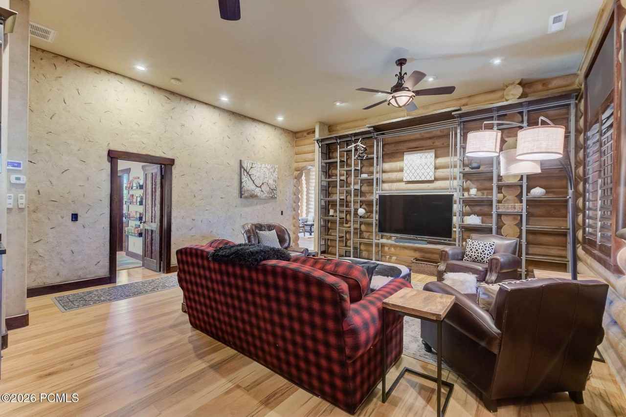 715 Aspen Ln - Photo 7 of 50