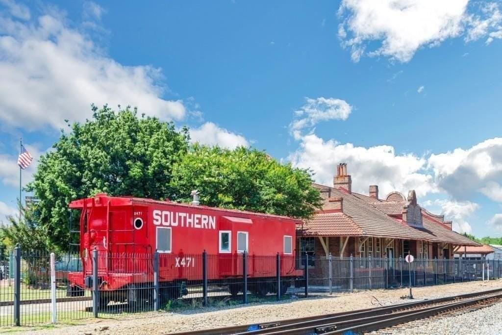 204 Mill St - Photo 3 of 50