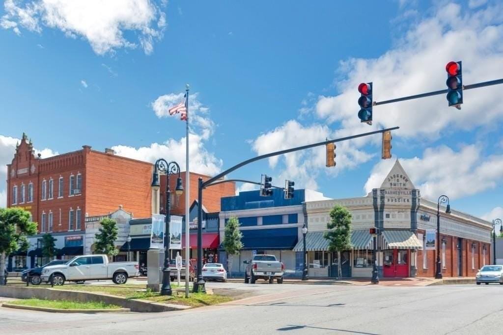 204 Mill St - Photo 5 of 50