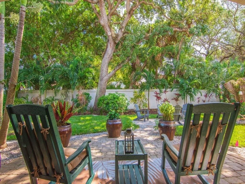 9064 Englewood Ct - Photo 6 of 36