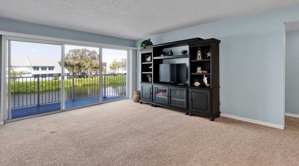 6122 River Run Dr #203B - Photo 5 of 36