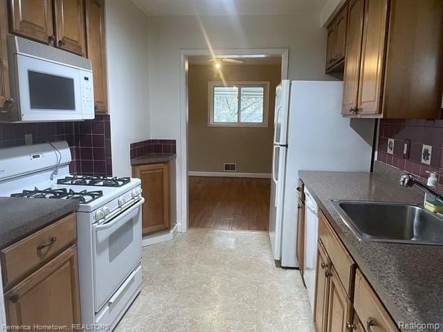 2760 Norman St - Photo 5 of 16