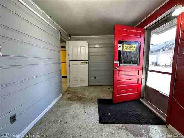 671 S Main St - Photo 3 of 22