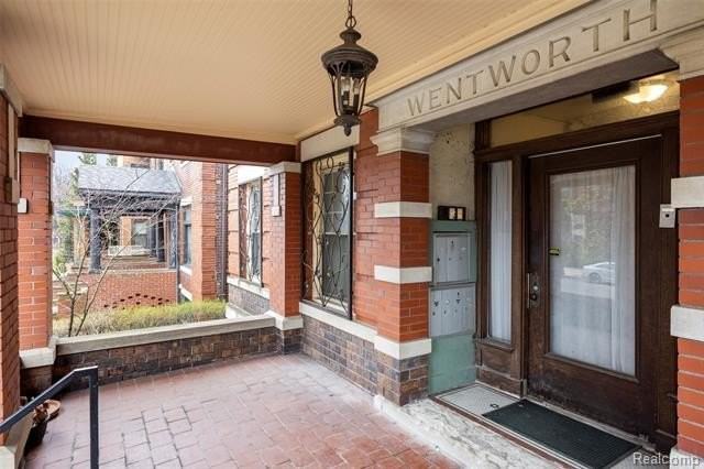 469 W Willis St #3 - Photo 2 of 19