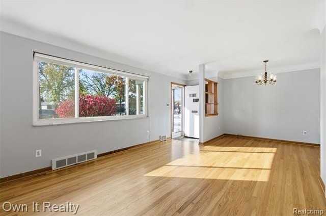 26014 Keith St - Photo 7 of 18