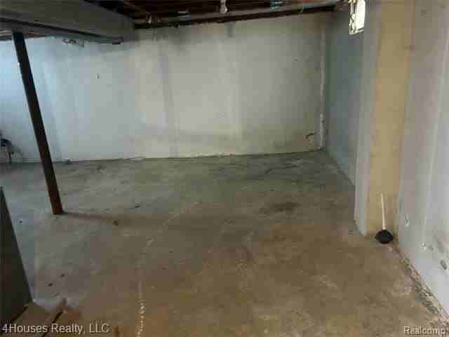 9126 Abington Ave - Photo 4 of 4