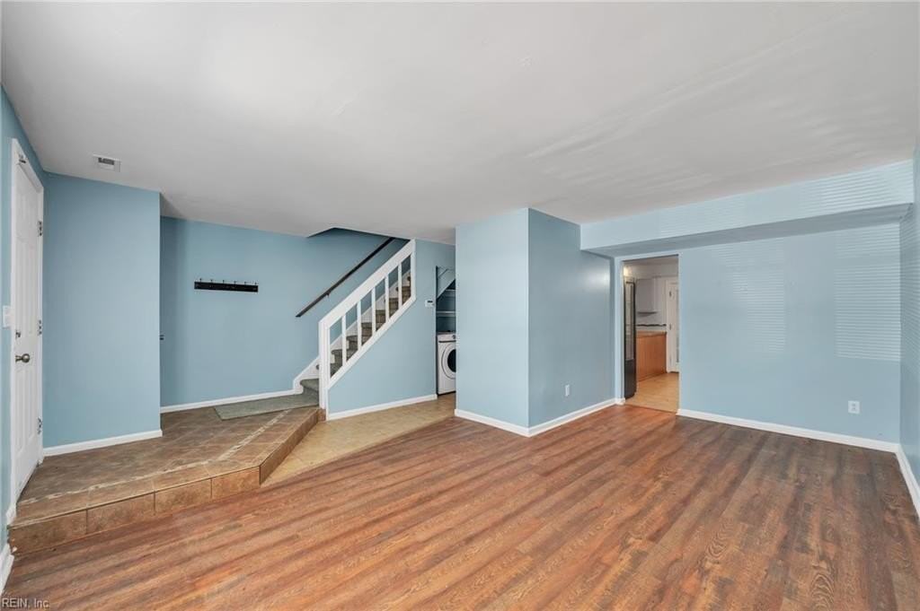 717 Wolftrap Ln - Photo 4 of 24