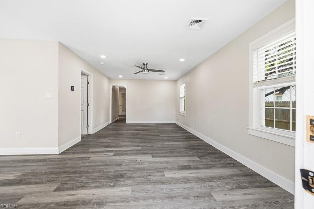 408 E Little Creek Rd - Photo 4 of 32