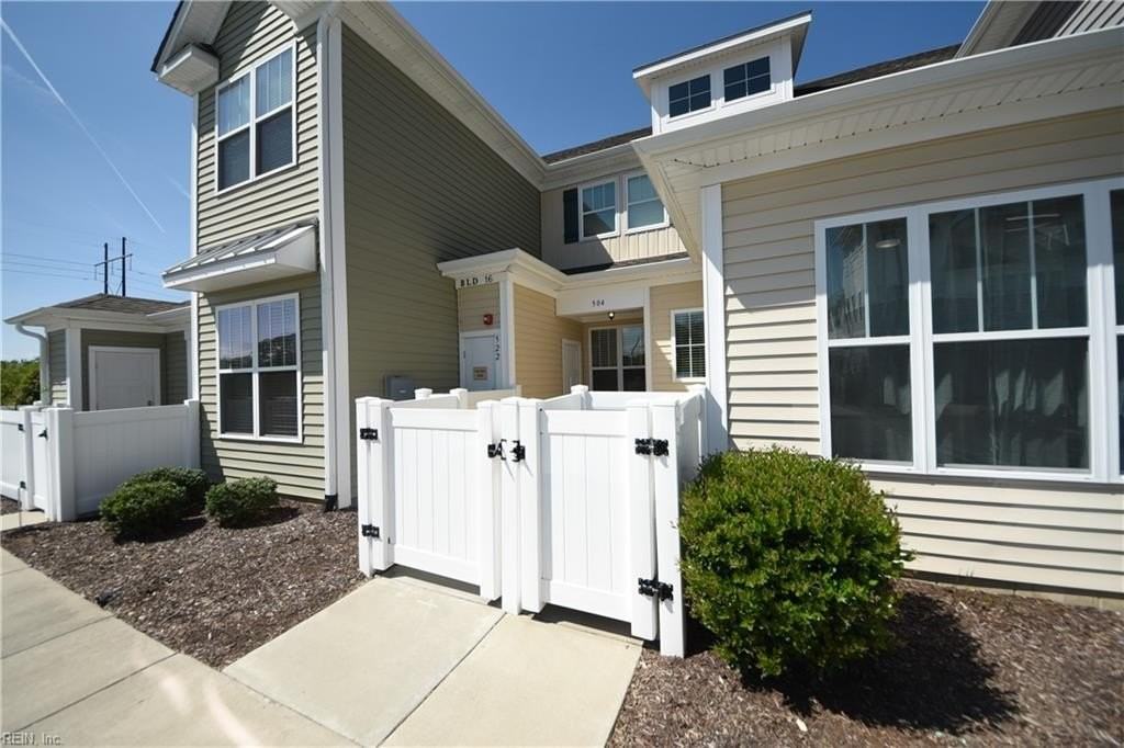 504 Fishers Ct - Photo 2 of 30