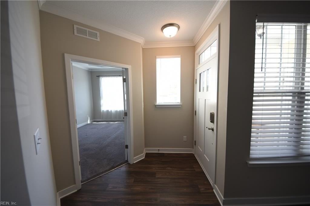 504 Fishers Ct - Photo 5 of 30