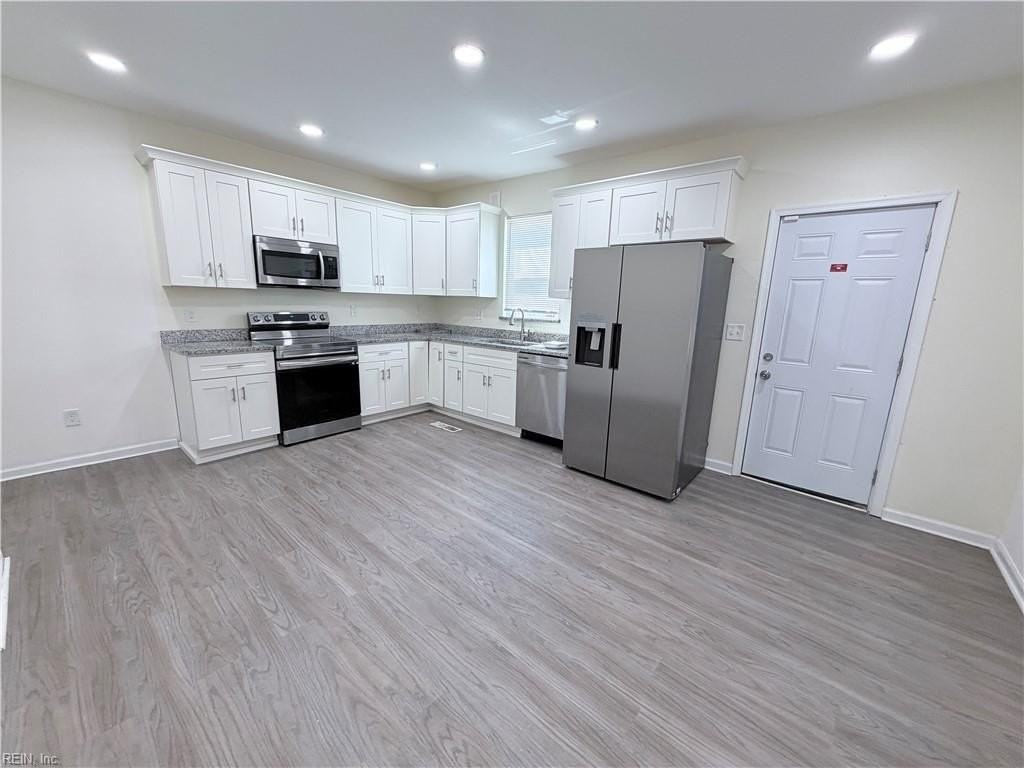 907 Rugby St - Photo 2 of 15