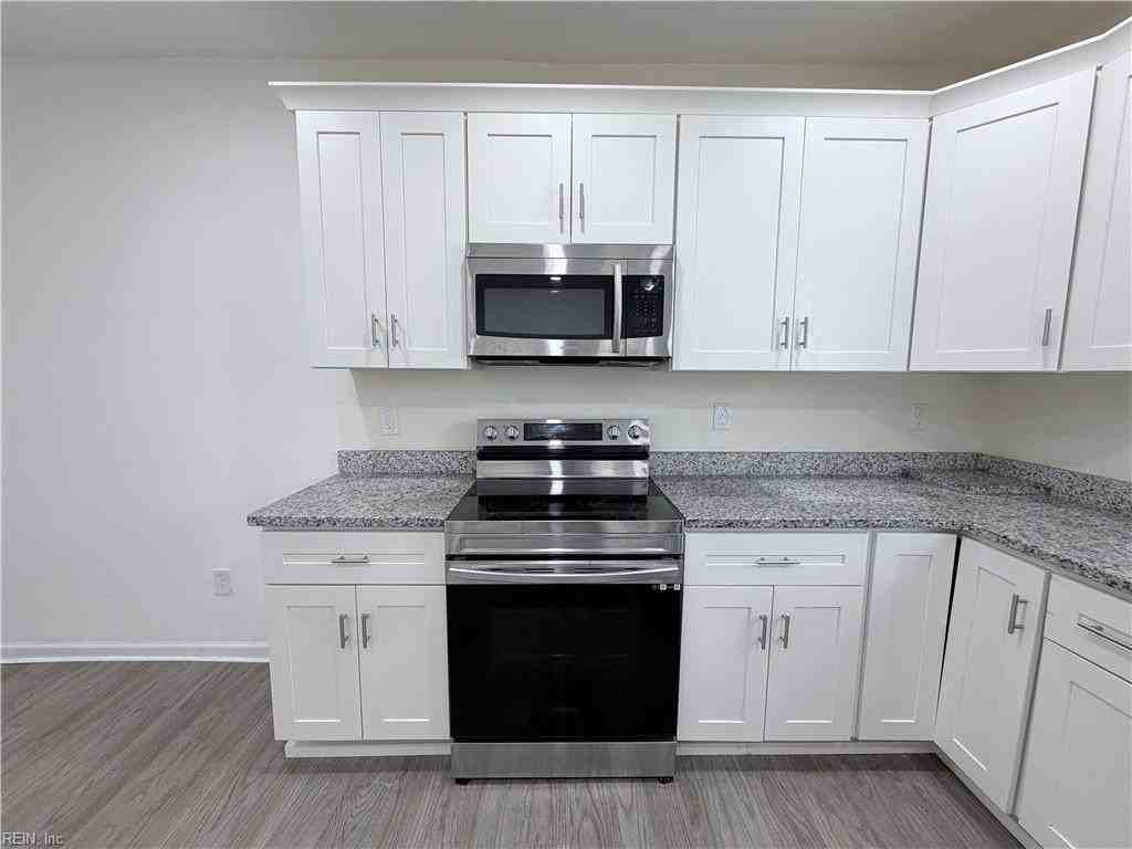 907 Rugby St - Photo 3 of 15