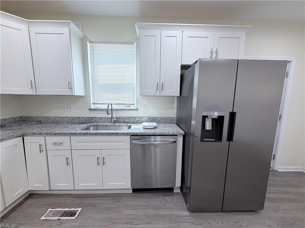 907 Rugby St - Photo 4 of 15