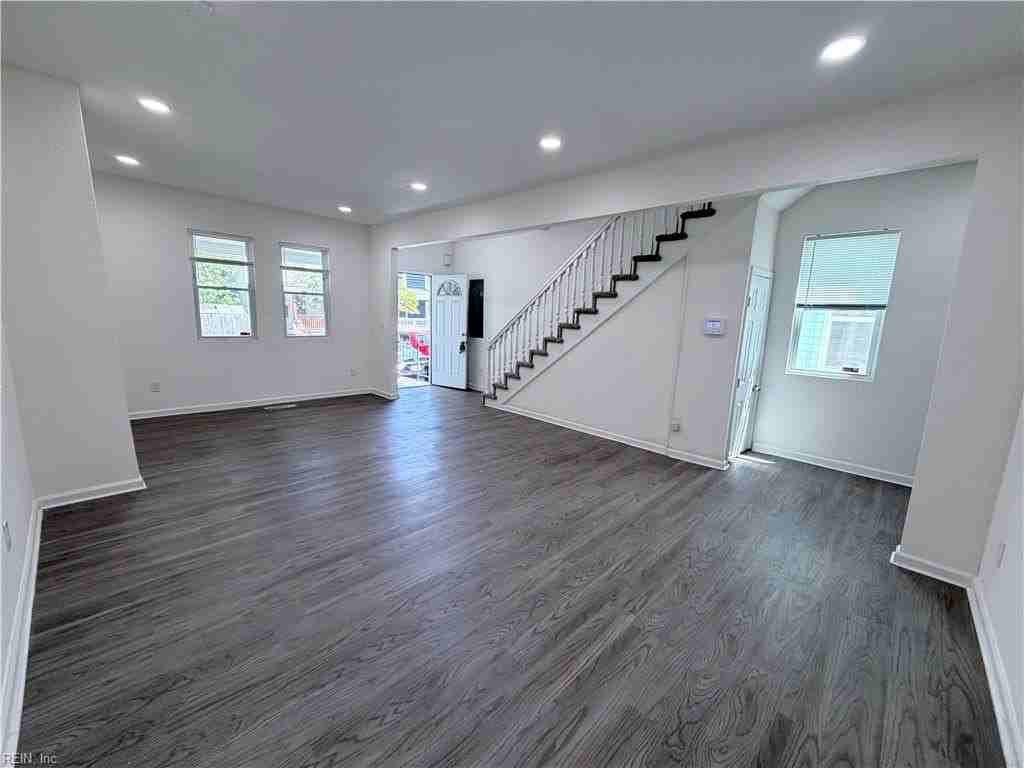 907 Rugby St - Photo 6 of 15