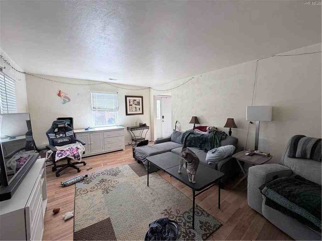 3327 Lakecrest Rd - Photo 3 of 16