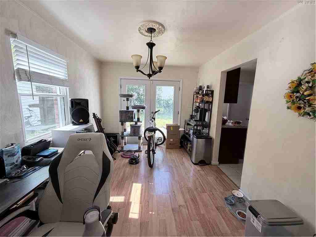 3327 Lakecrest Rd - Photo 4 of 16