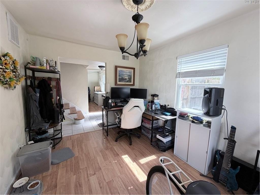 3327 Lakecrest Rd - Photo 5 of 16