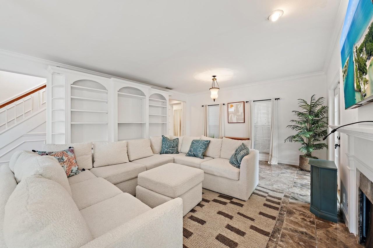 230 Park Ave - Photo 5 of 19