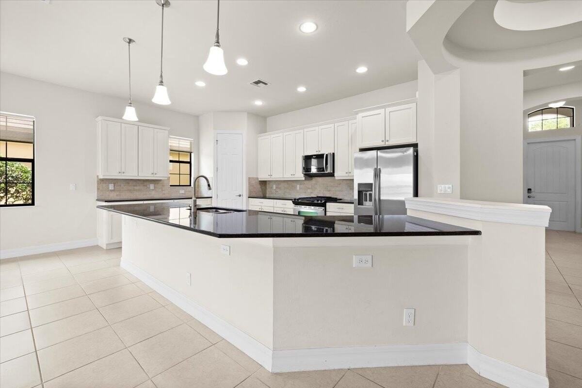 2905 Siena Cir - Photo 5 of 45