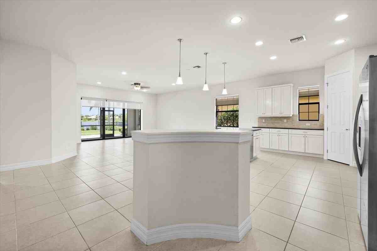 2905 Siena Cir - Photo 4 of 45
