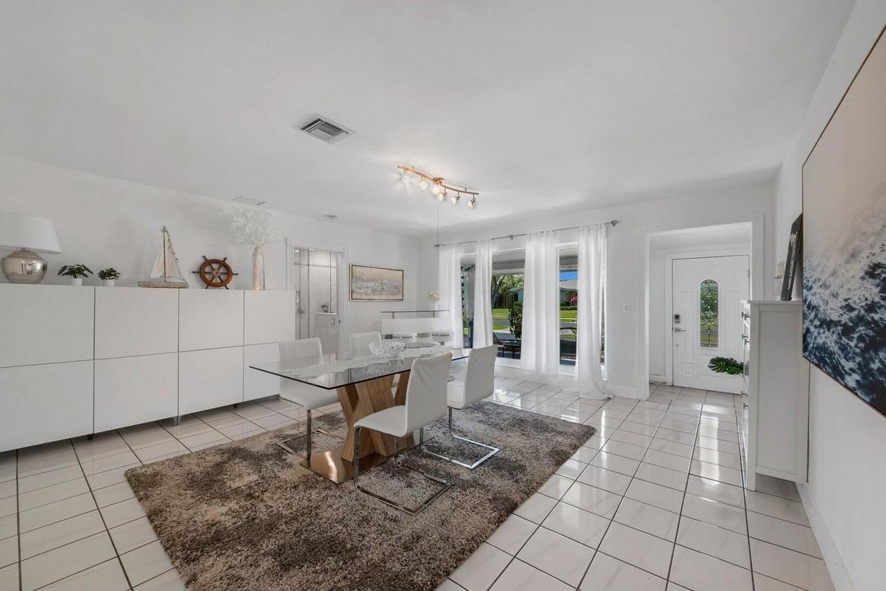 220 Se 2nd Ave - Photo 5 of 44