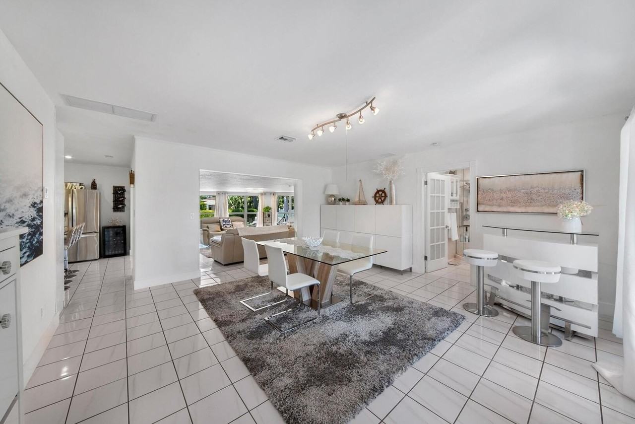 220 Se 2nd Ave - Photo 7 of 44