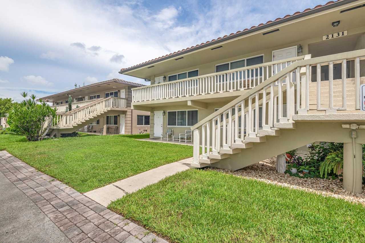 2131 Ne 40th Ct #1 - Photo 4 of 16