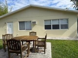 1118 Middle St #3 - Photo 4 of 13