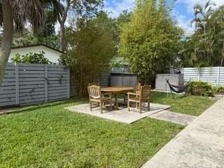 1118 Middle St #3 - Photo 5 of 13