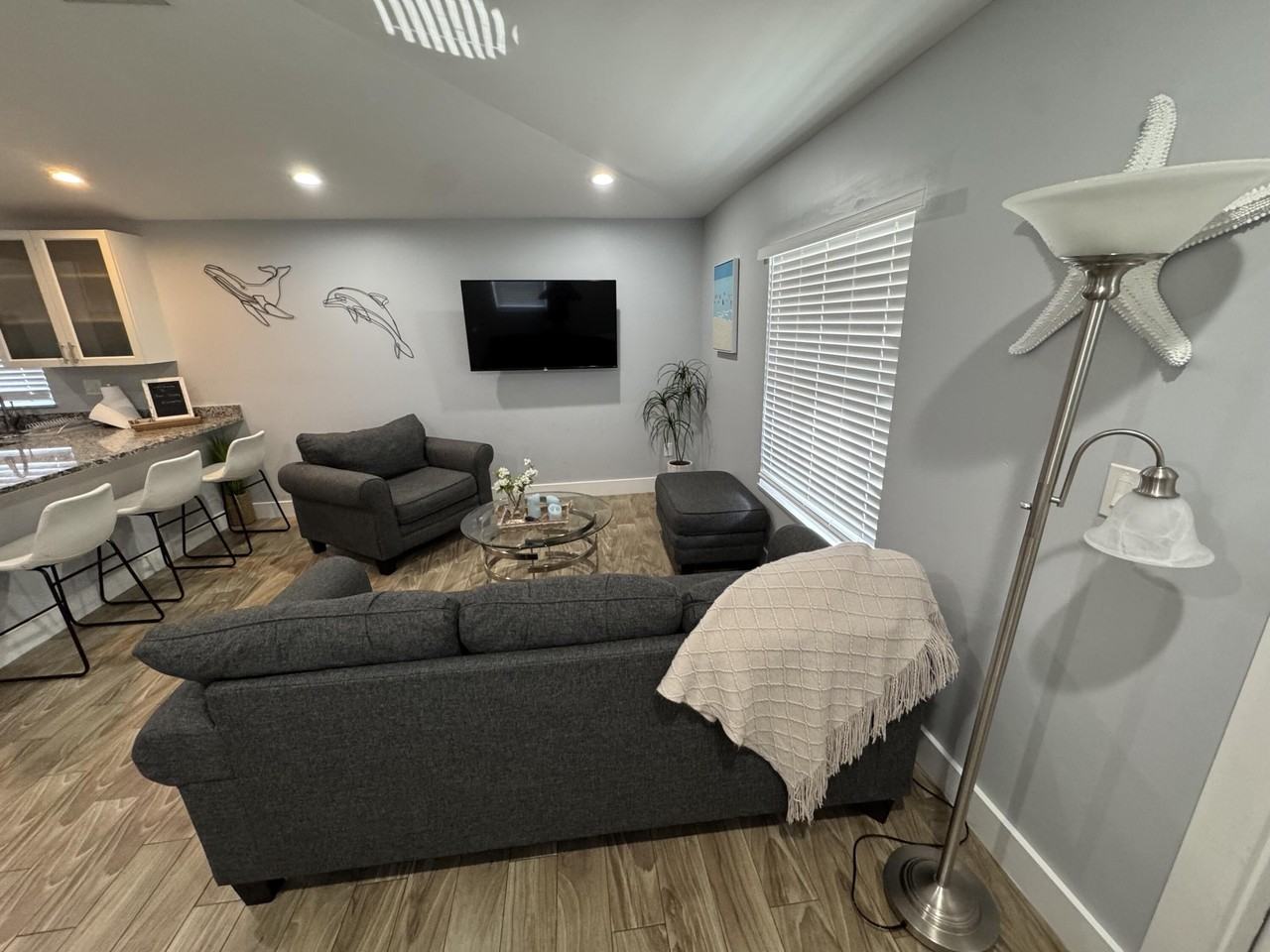 601 N E St - Photo 3 of 31