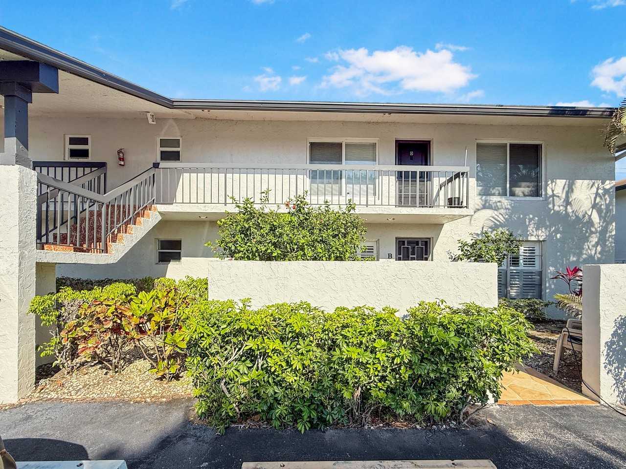 13586 Sabal Palm Ct #D - Photo 2 of 25