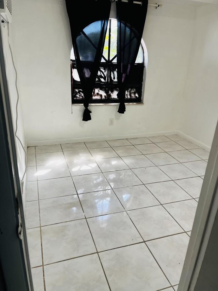 19530 Nw 11th Ave - Photo 2 of 6