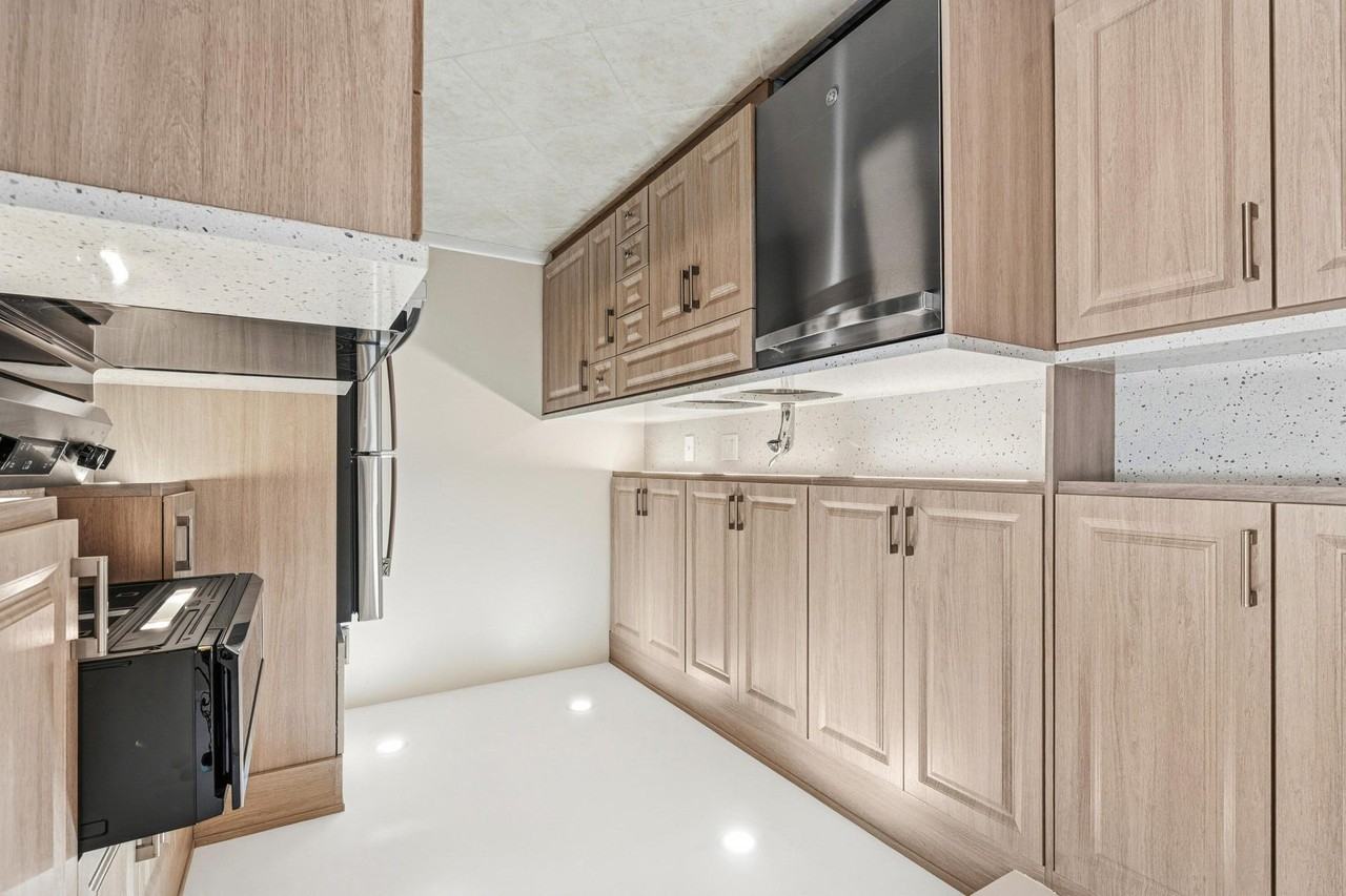 4067 Yarmouth D - Photo 2 of 39