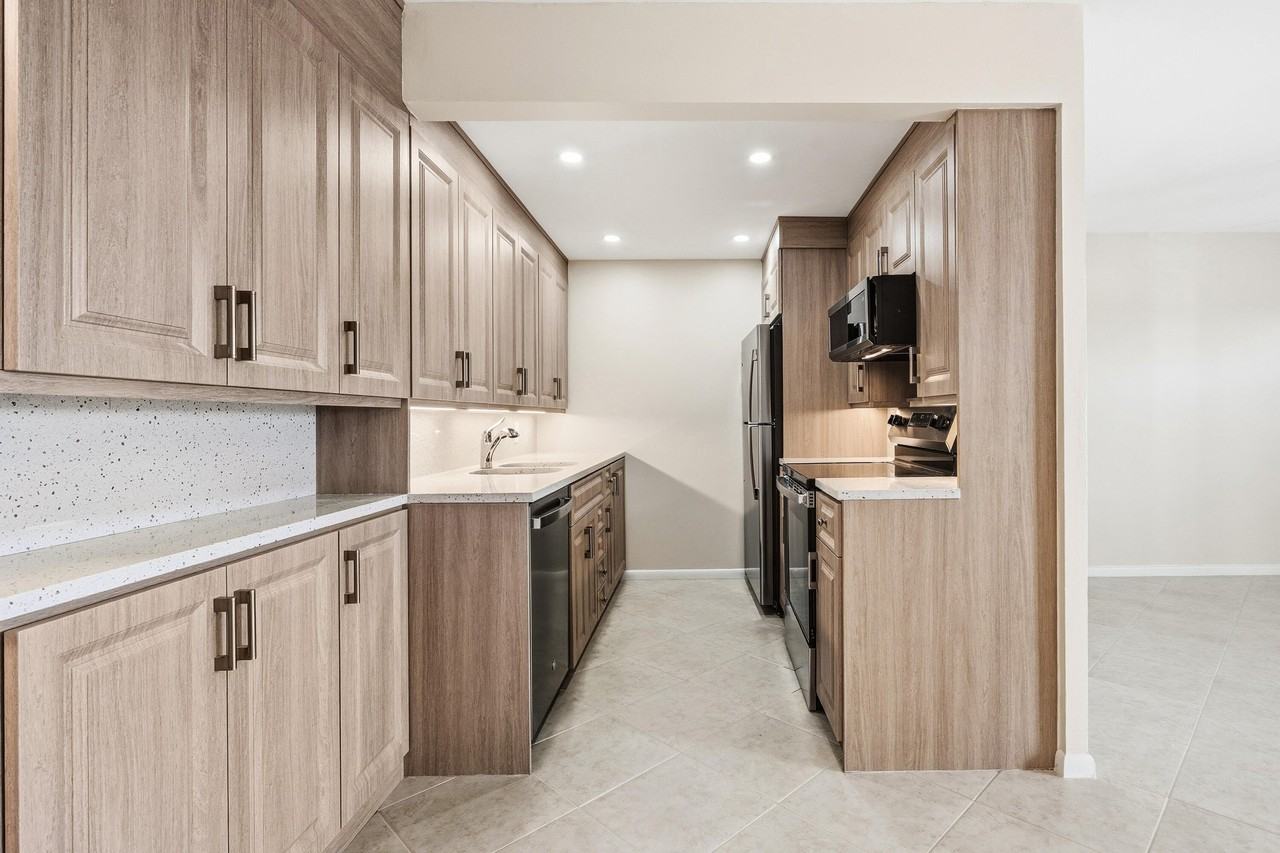 4067 Yarmouth D - Photo 5 of 39