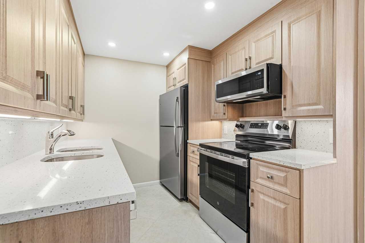 4067 Yarmouth D - Photo 6 of 39