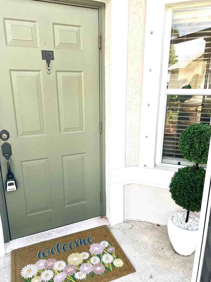 10614 Lake Shore Dr - Photo 5 of 48