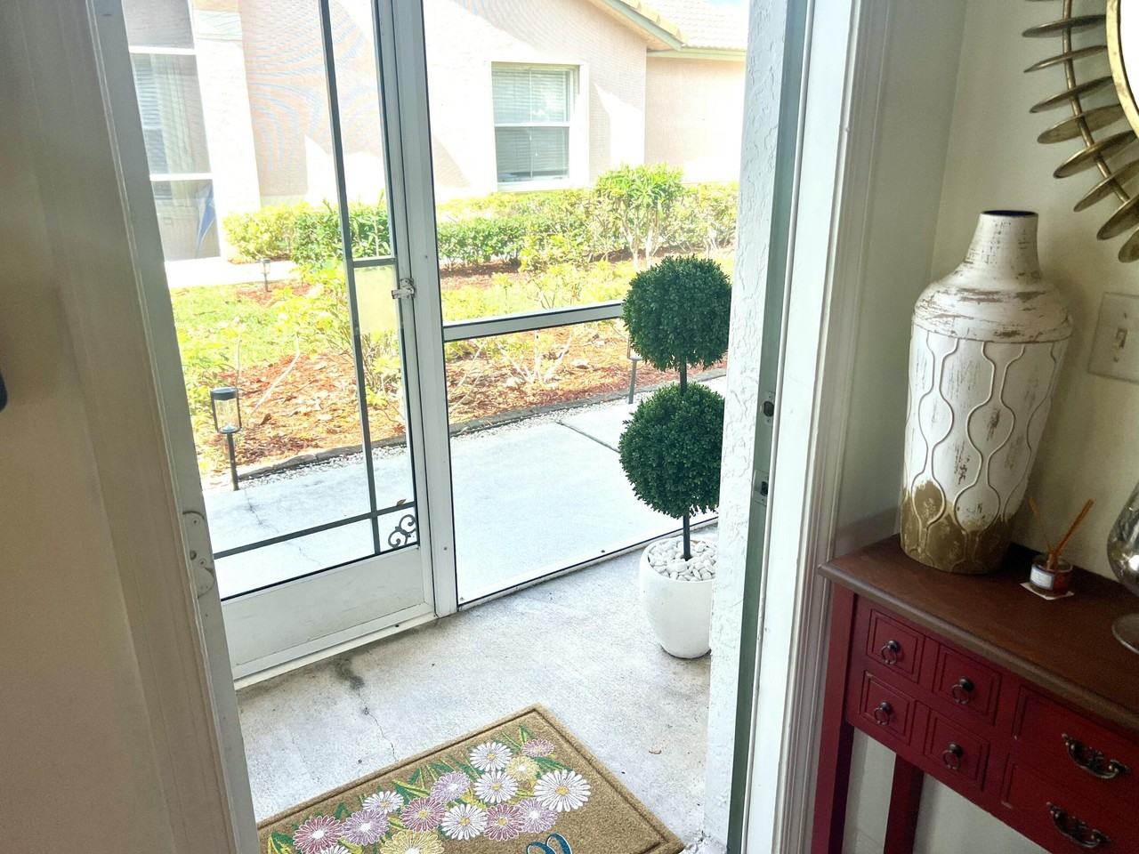 10614 Lake Shore Dr - Photo 6 of 48