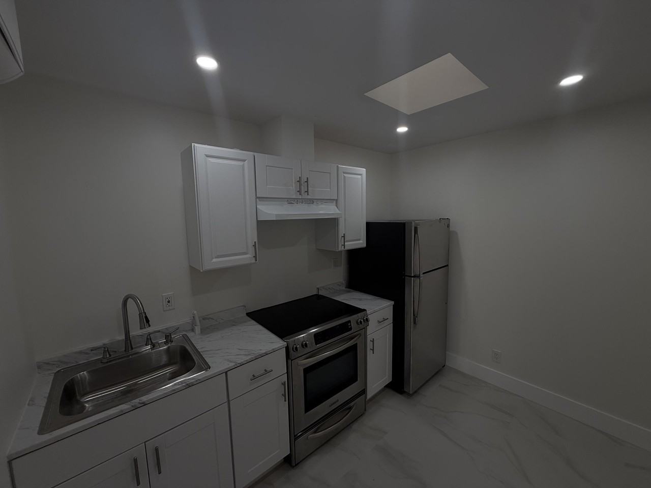 2550 Lakehaven Rd - Photo 4 of 11