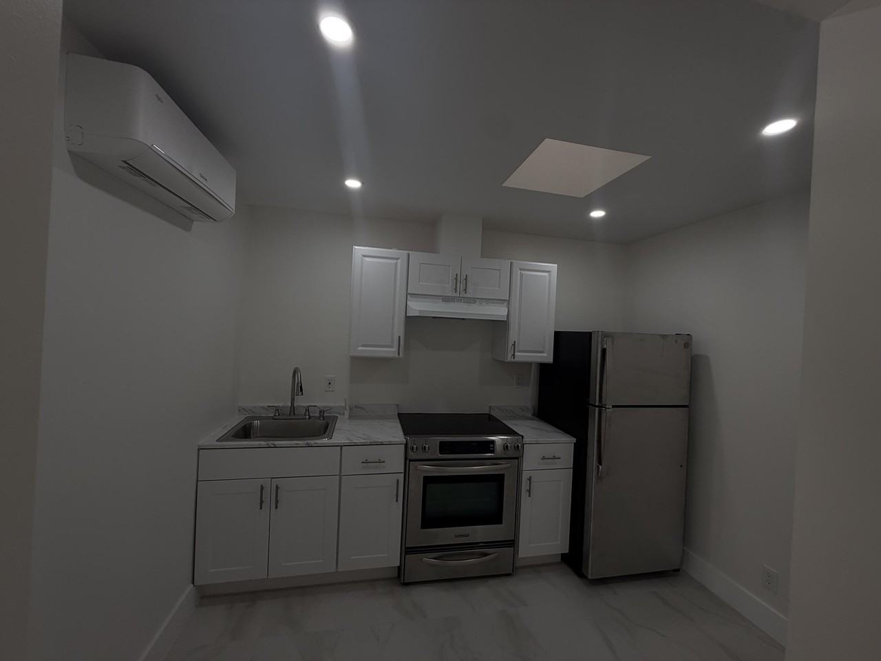 2550 Lakehaven Rd - Photo 5 of 11