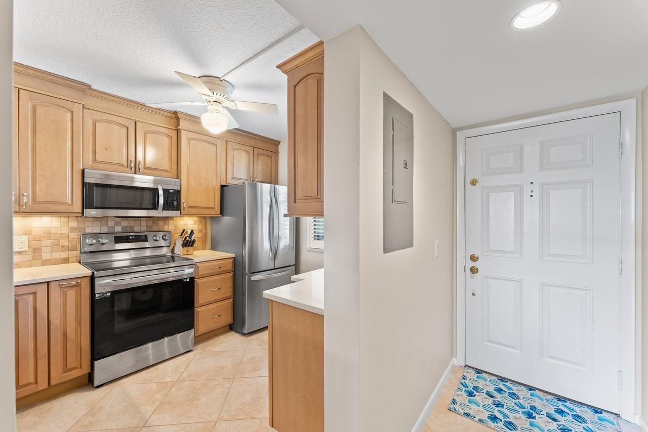 601 S Seas Dr #203 - Photo 5 of 36