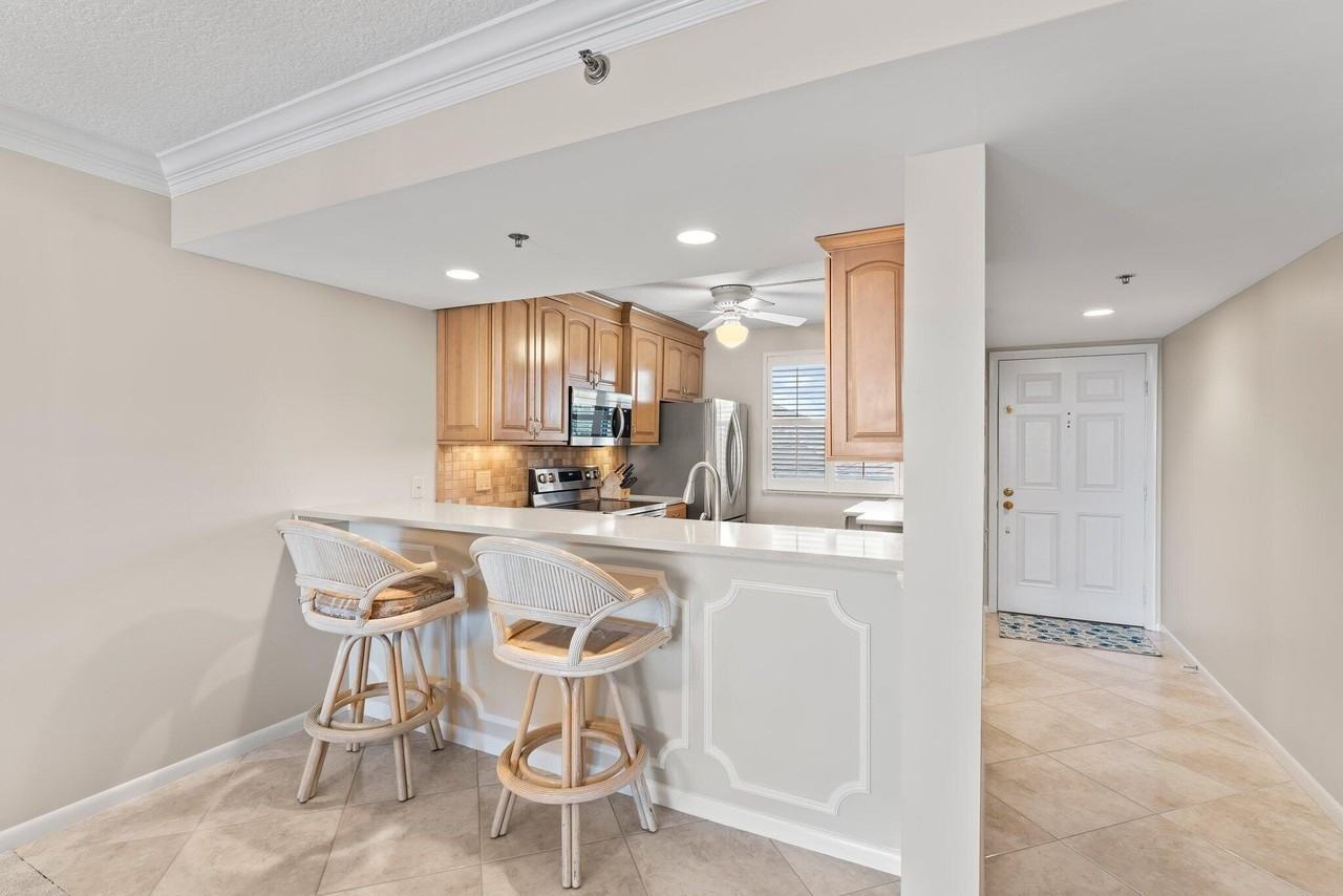 601 S Seas Dr #203 - Photo 7 of 36