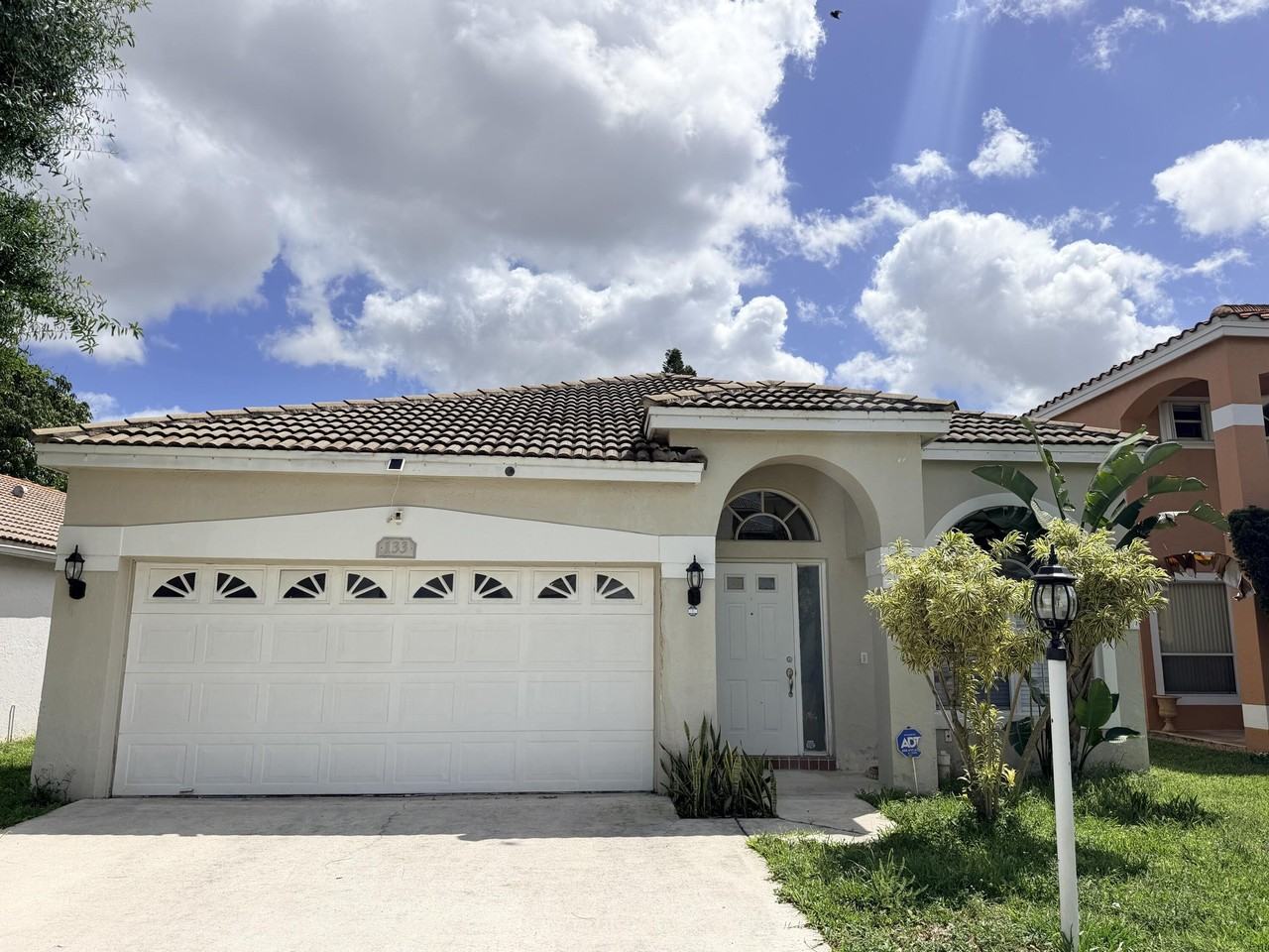 133 Woodlake Cir - Photo 2 of 24