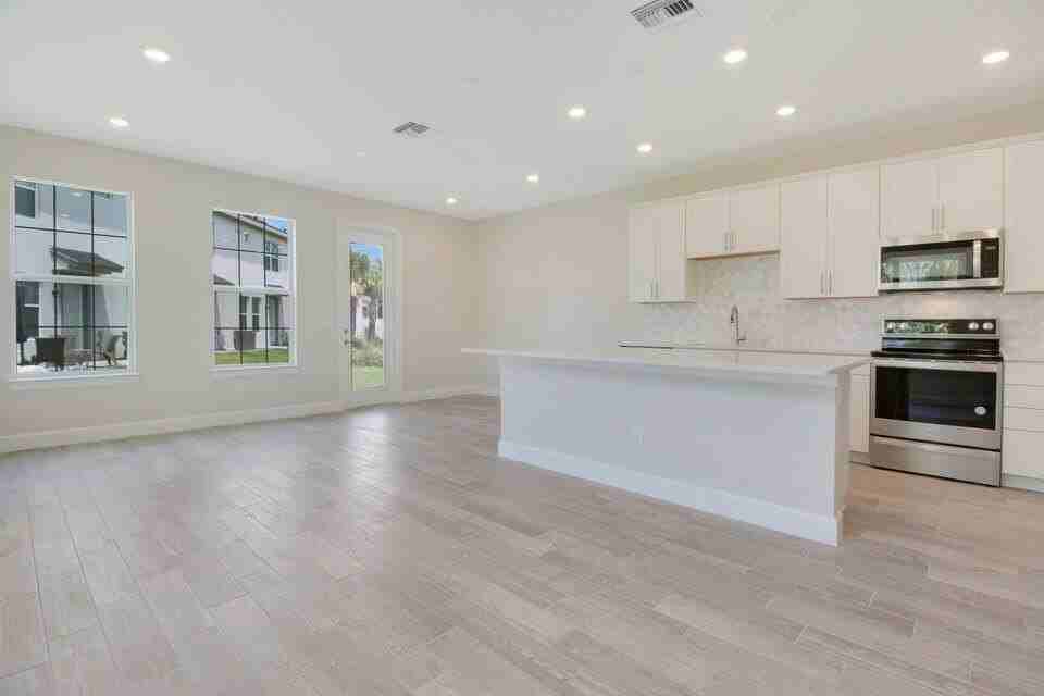 1875 Se Ocean Cove Way - Photo 5 of 37