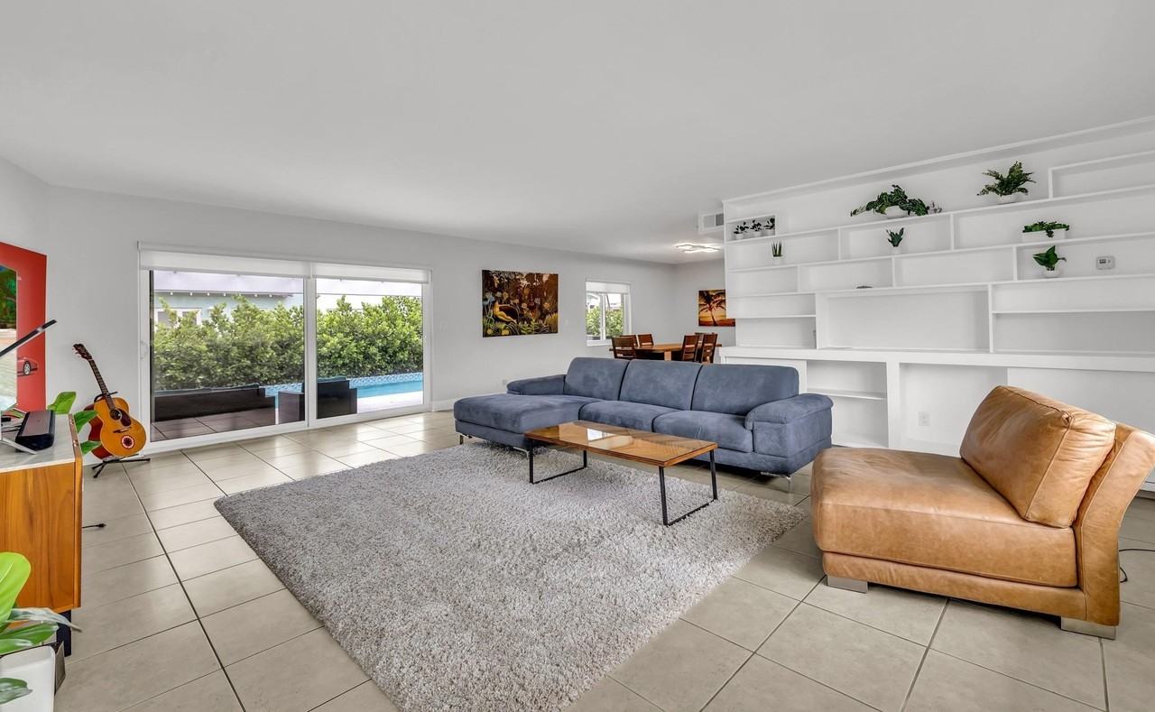 2812 Ne 27th St - Photo 4 of 41