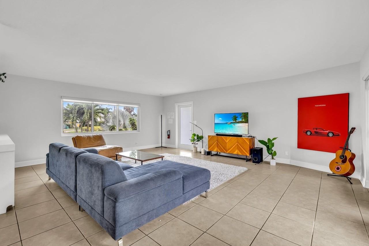 2812 Ne 27th St - Photo 7 of 41