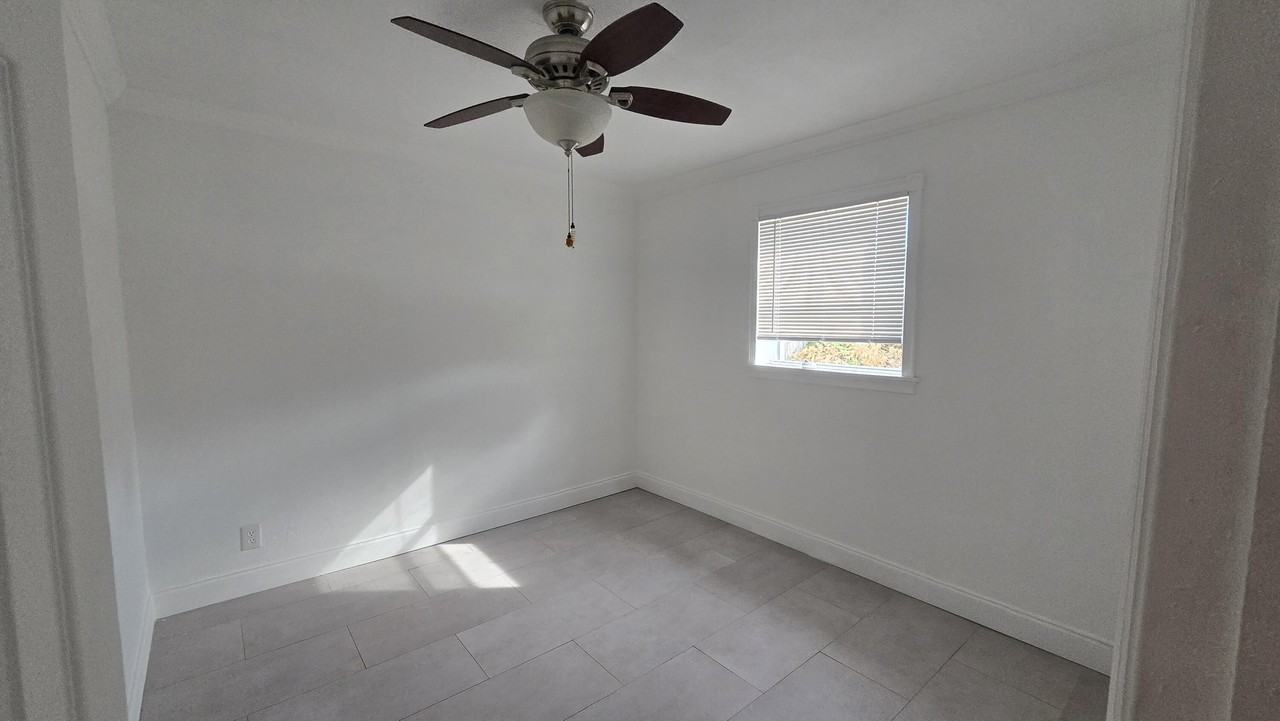 1512 Ne 28th St - Photo 6 of 12