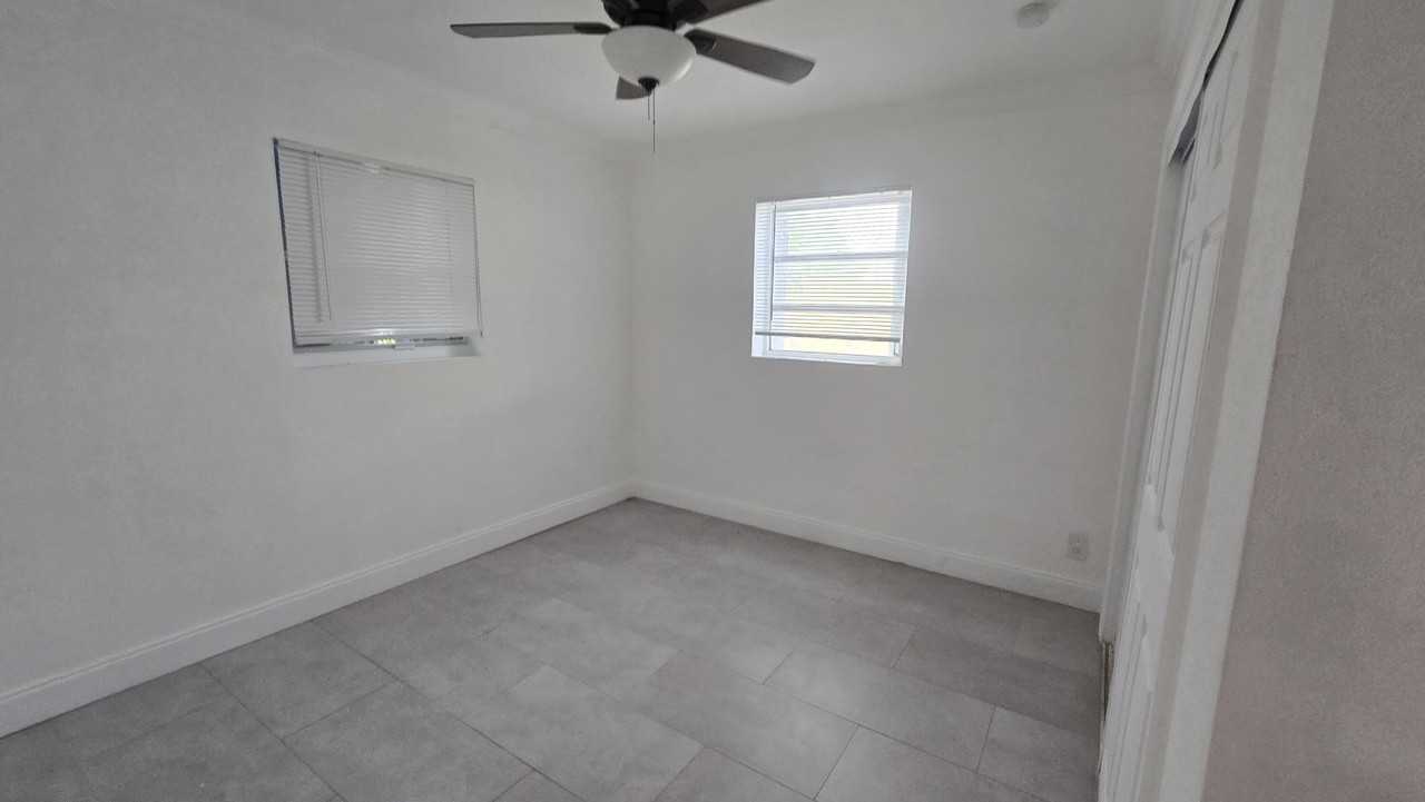 1512 Ne 28th St - Photo 7 of 12